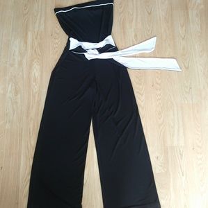 ✨SOLD✨Wide leg Black & White jump suit